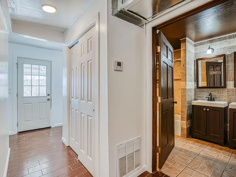 8613 Kingsway Dr — Photo 11