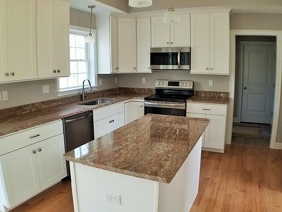 3rd image of 4 Sorrento Ln