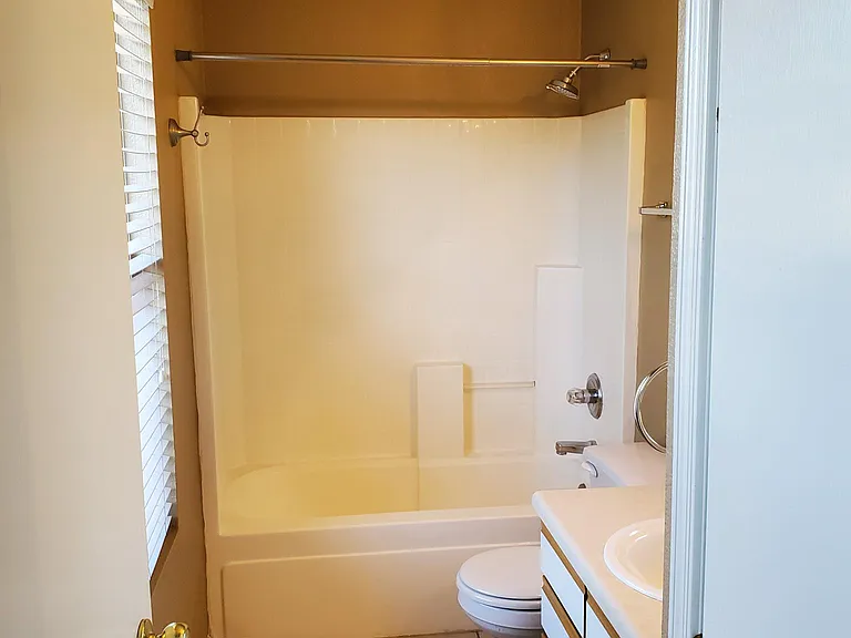 9225 W Pierson St — Photo 10
