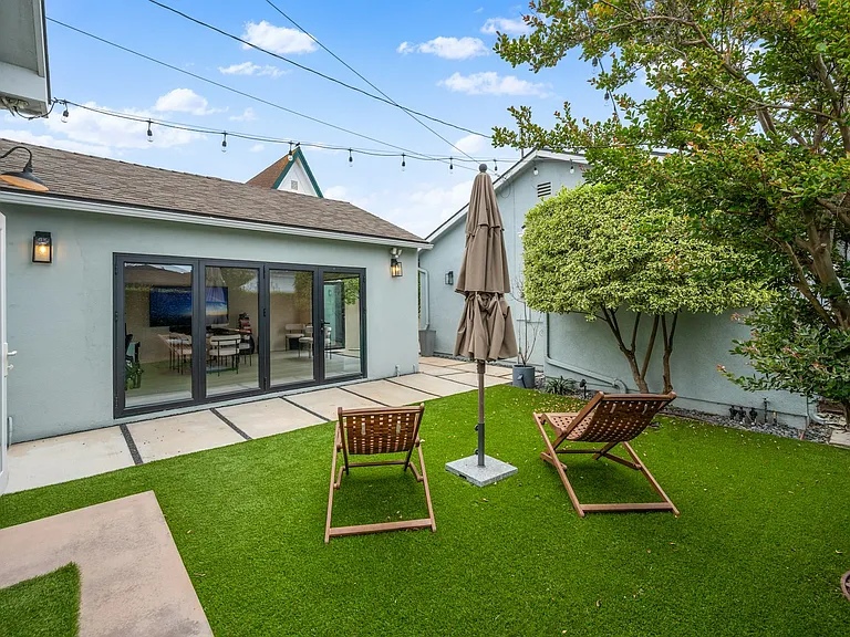 231 Avenue D — Photo 35