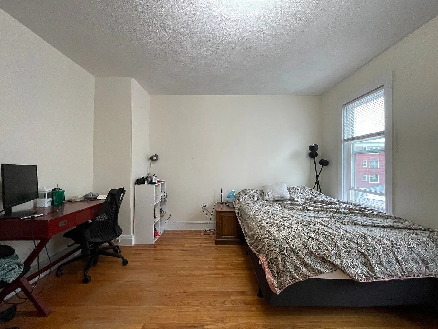 Amazing 4 bed 2 bathing Brighton.....SEPT 1st Move in — Photo 3