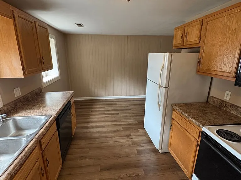710 Cabell Dr — Photo 4