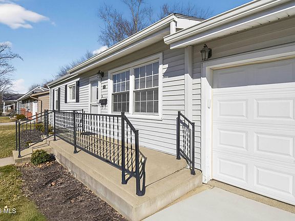 2nd image of 400 Rosewood Ave