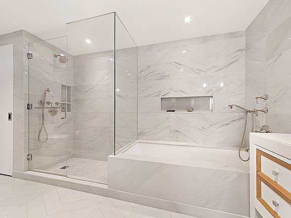5th image of 212 Warren St APT 6G