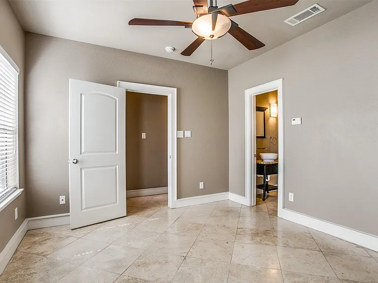 3405 Bryan St — Photo 6