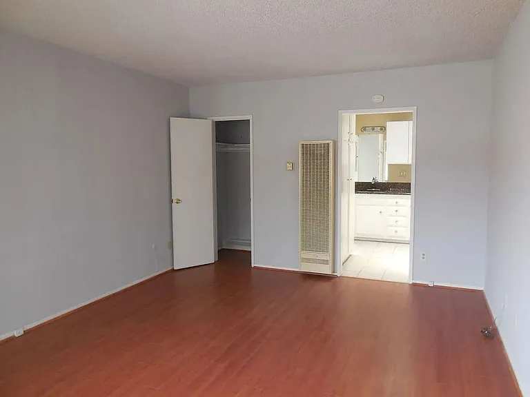 New Hampshire Apartments — Photo 2