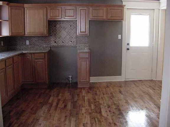 2nd image of 1139 E Lexington Ave