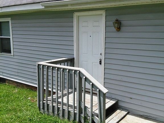 2nd image of 1009 E Bragg St APT B
