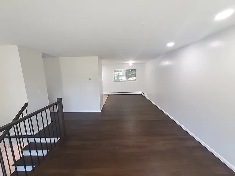 17 Hickory St — Photo 4