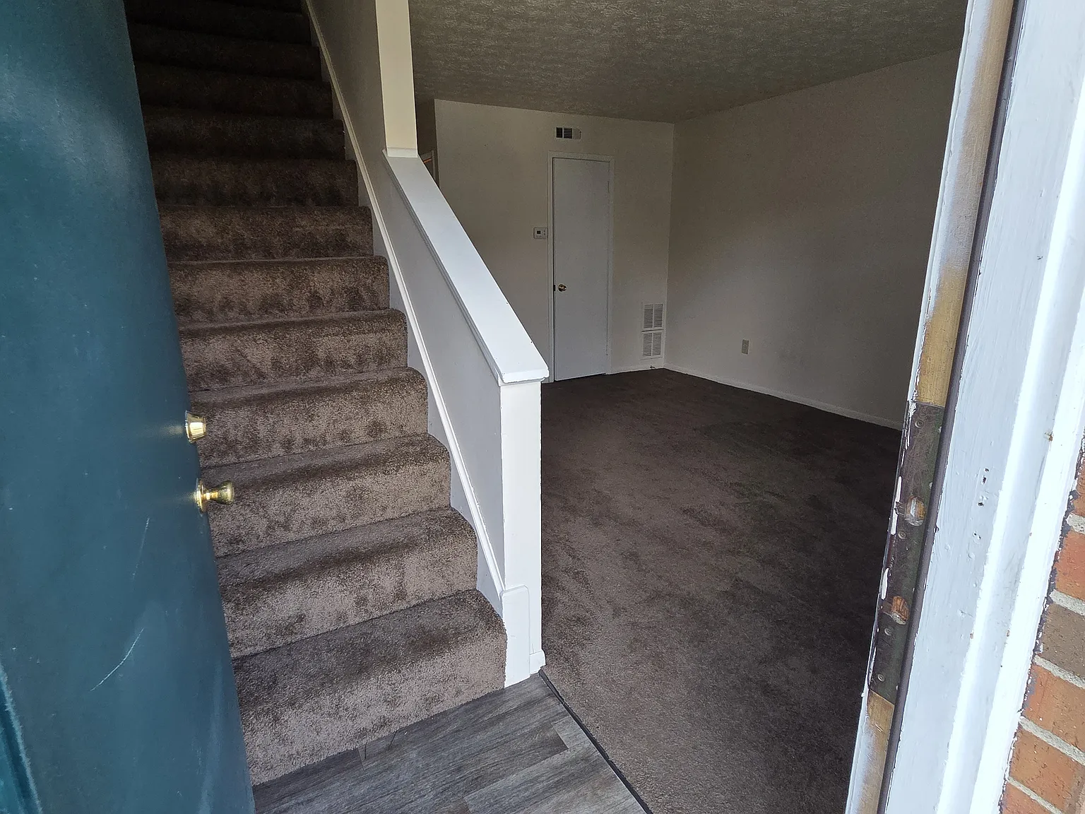 2 bed, 960 sqft, $1,050 — Photo 1