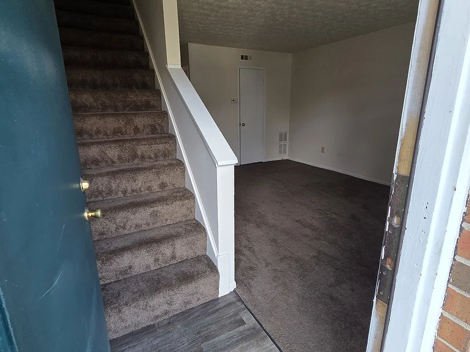 2252 Canyon Tree Dr
