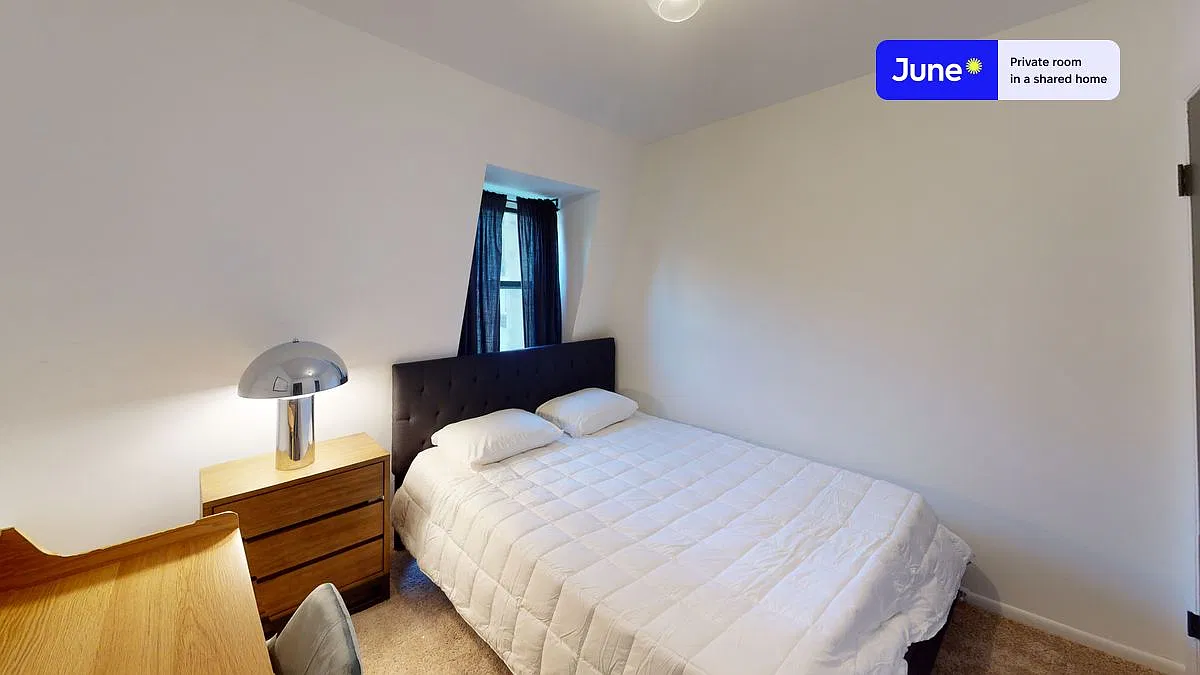 Full bedroom in 5 bed/2 bath home in Logan Circle #415 2C — Photo 1