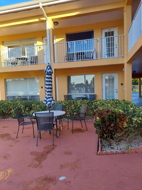 605 N Riverside Drive #12A, photo 2