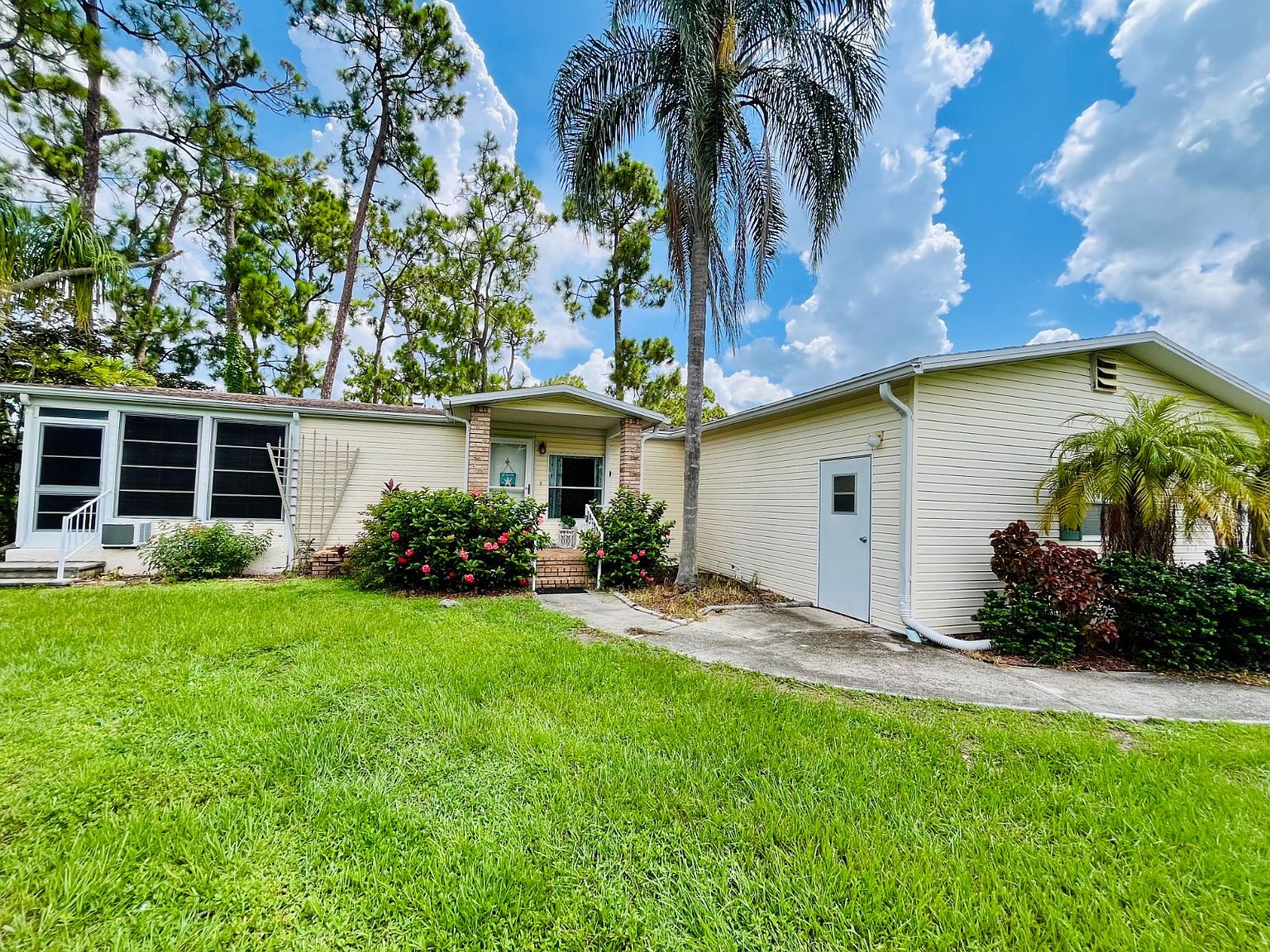 10280 Pine Lakes Blvd #52M