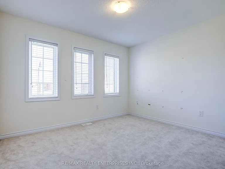 42 Callandar Rd #UPPER — Photo 17