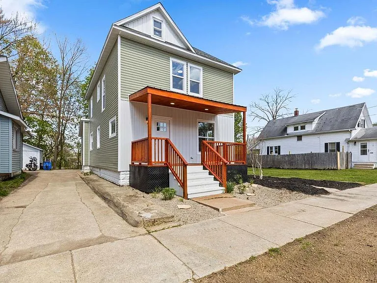 182 S Shore Dr — Photo 3