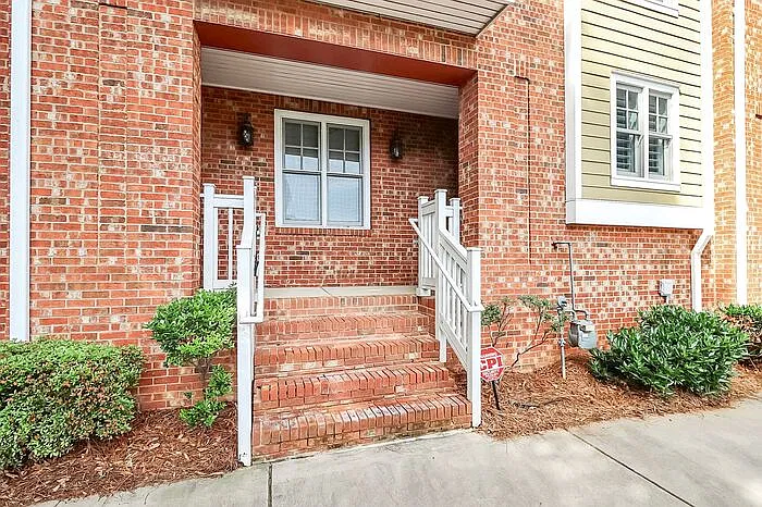 3 bed, 2.5 bath, 1499 sqft, $3,400 — Photo 2