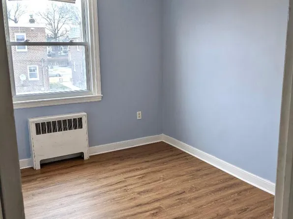 601 Glenview St Floor 2, Philadelphia, PA 19111