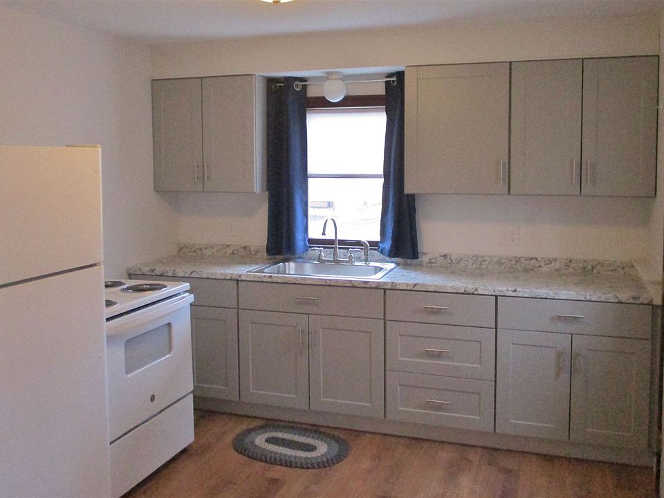 2nd image of 127 Main St