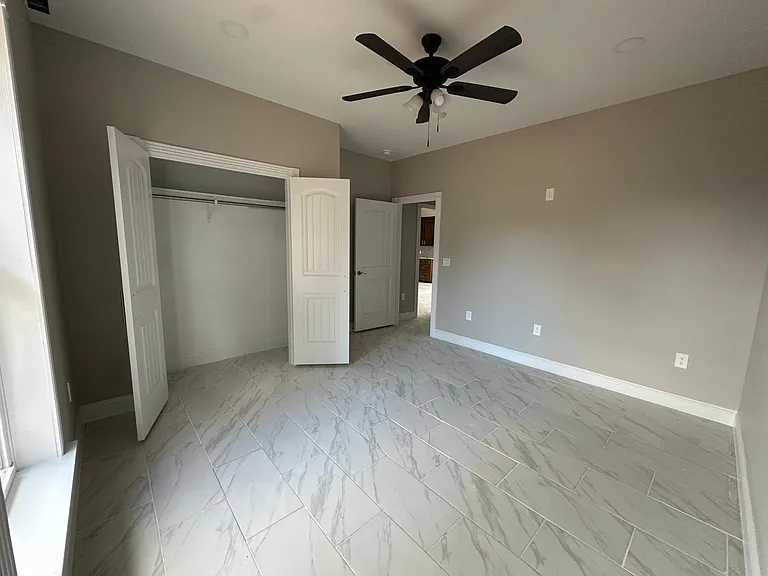 592 E Main St — Photo 8