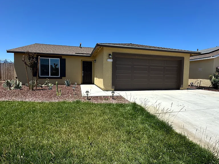 395 Yandris Ct — Photo 2