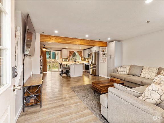 4th image of 27015 47th Avenue S #104