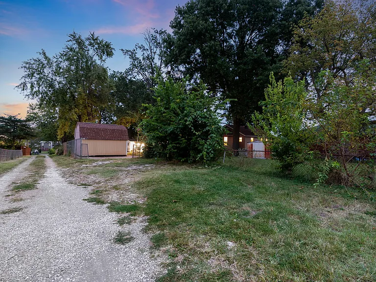 2415 Telegraph Rd — Photo 36