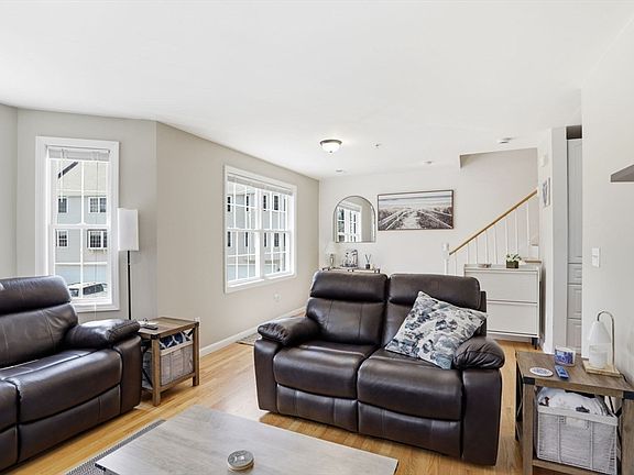 5th image of 1 Jennifer Ln Unit 1