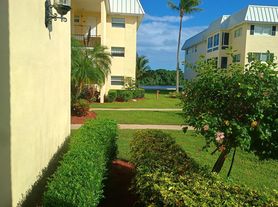 3 Colonial Club Dr