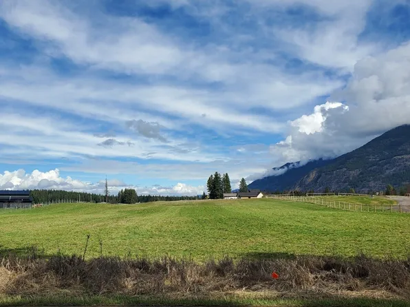 521 Yeoman Hall Rd, Kalispell, MT 59901