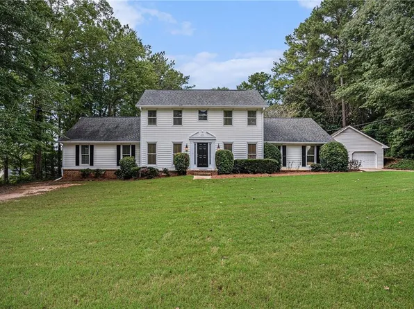 654 Clubhouse Dr SE, Conyers, GA 30094
