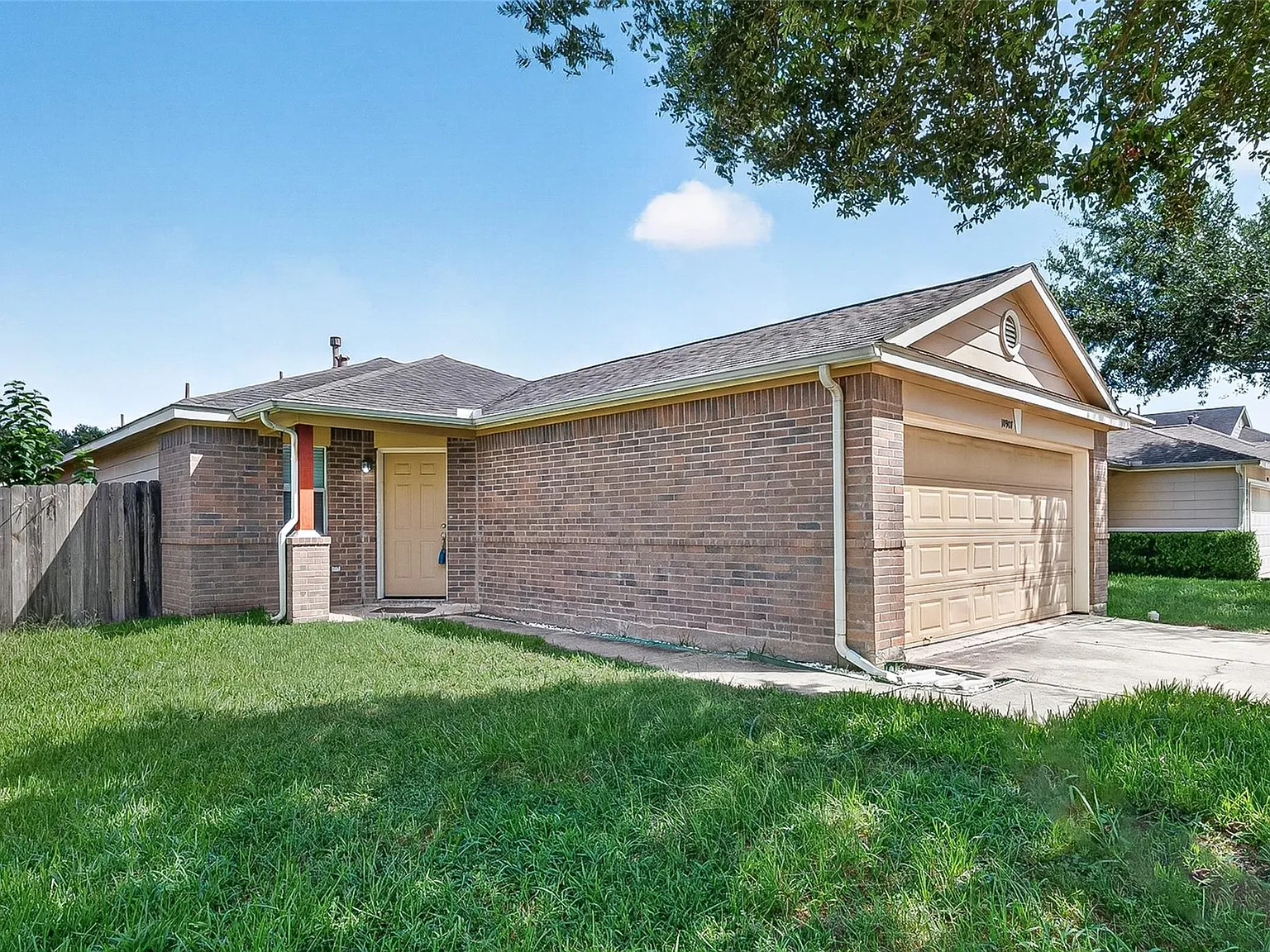 3 bed, 2.0 bath, 1304 sqft, $2,100 — Photo 4