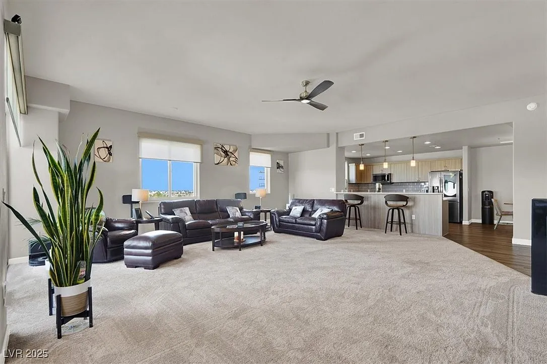 4 bed, 3.5 bath, 2872 sqft, $4,700 — Photo 2