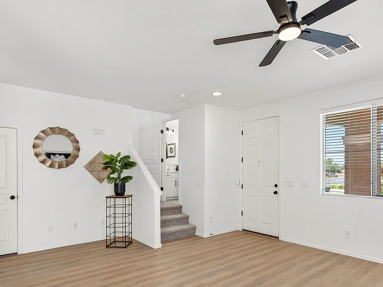 1672 E Elgin St — Photo 17