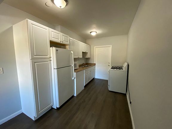 4th image of 428 Roseland Dr APT 3