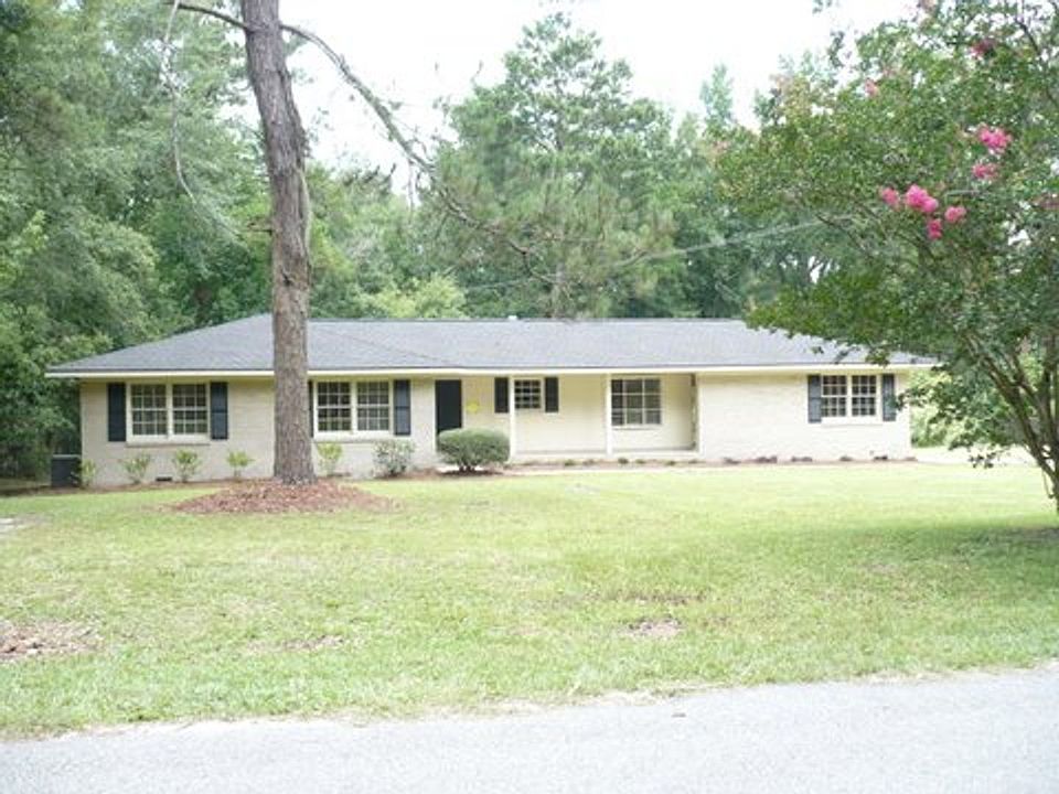 1st image of 2402 Meadowbrook Dr