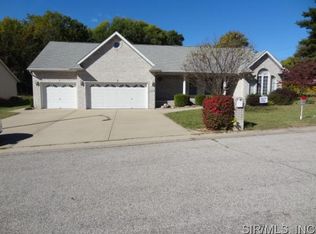 2045 Greenbrier Dr, Collinsville, IL