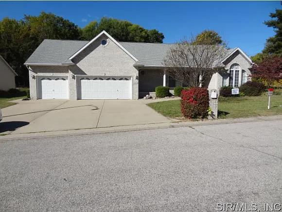 2045 Greenbrier Dr photo 1
