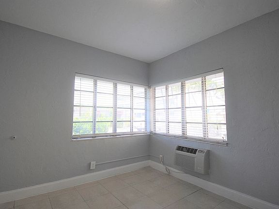 4th image of 7633 Dickens Ave #One