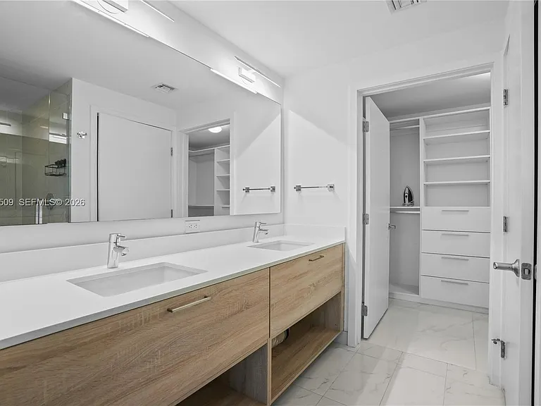 16385 NE Biscayne Blvd #1402 — Photo 18