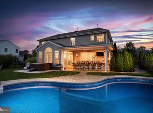 8 Heritage Dr, Allentown, NJ