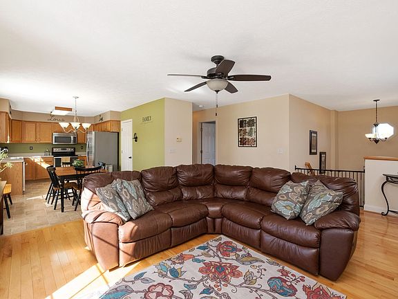 5th image of 704 Stonewall Cir