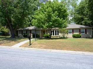 101 Seaton Dr, Colonial Heights, VA 23834