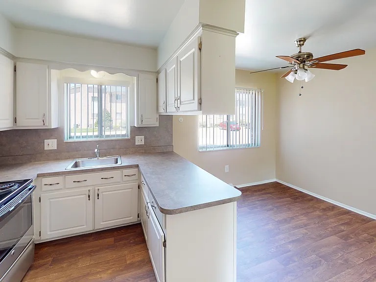 Rivercrest Apartments — Photo 21