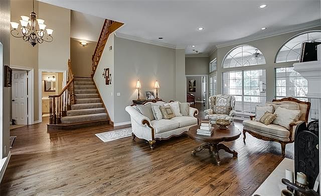 1st image of 905 Hills Creek Dr