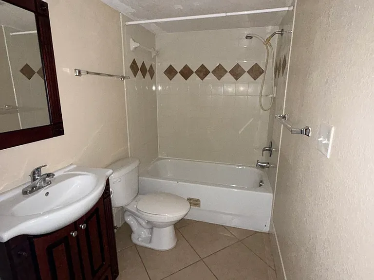 117 N Evergreen Ave #102 — Photo 7