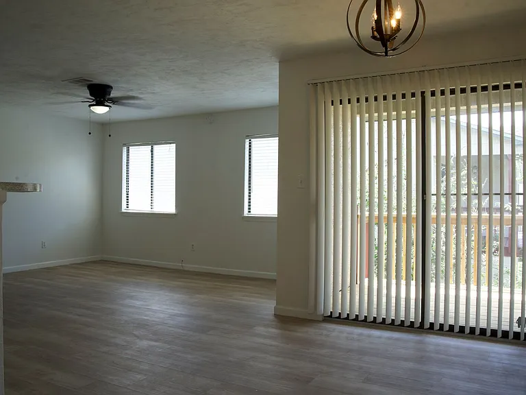 1339 Airport Dr #H9 — Photo 8