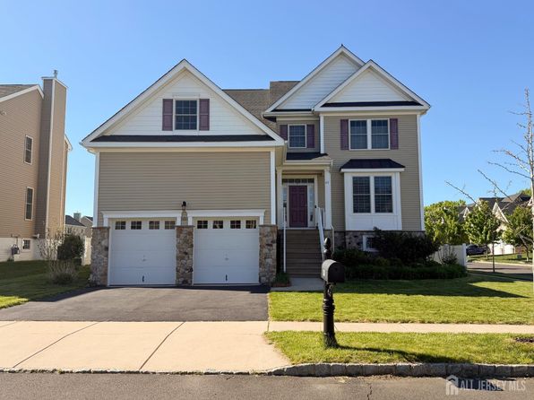 47 Thomas Dr