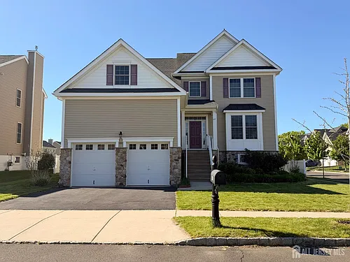 47 Thomas Dr Photo 1
