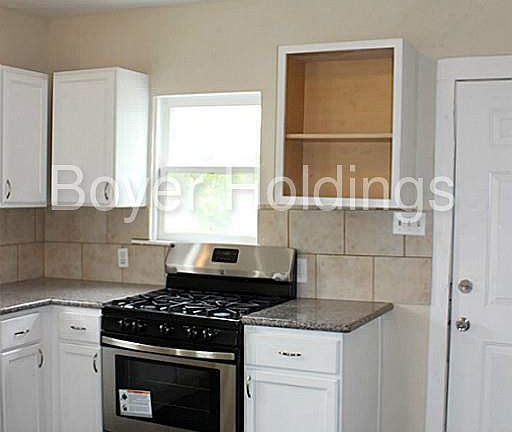 2nd image of 3118 1/2 Illinois St
